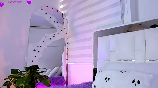 sara goddess01 online show from October 29, 2025, 7:04 pm