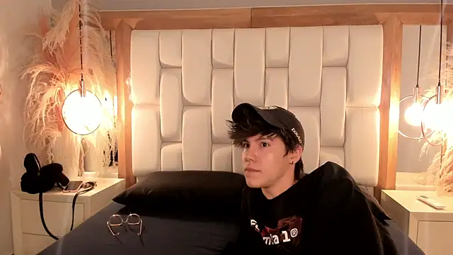 Daphne And Roger online show from September 20, 2025, 11:33 am