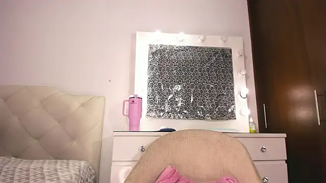 lina quinn online show from July 2, 2026, 3:23 am