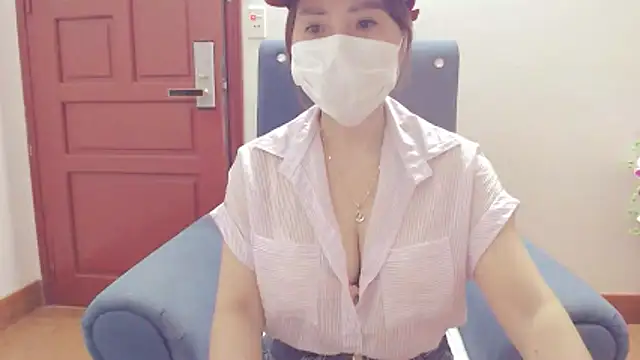 Snapshot of ruby_8x chatting on November 3, 2025, 2:07 pm ruby 8x online show from November 3, 2025, 2:07 pm