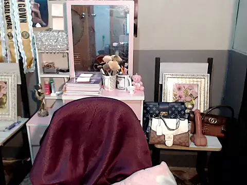 Snapshot of miya_khali chatting on November 5, 2025, 6:02 am miya khali online show from November 5, 2025, 6:02 am