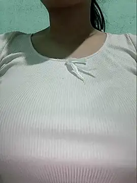 Shiny Babe online show from April 8, 2026, 2:55 am