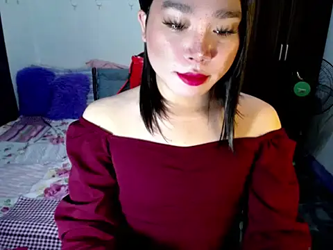 Urassiansweetcummer online show from September 13, 2025, 1:49 am