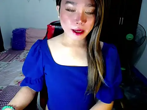 Urassiansweetcummer online show from October 14, 2025, 2:12 am