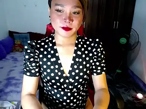 Urassiansweetcummer online show from April 12, 2026, 2:49 am