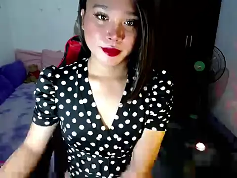 Urassiansweetcummer online show from June 15, 2026, 1:41 am