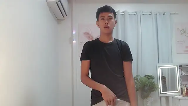 Snapshot of shokolet_2001 chatting on January 11, 2026, 1:21 am shokolet 2001 online show from January 11, 2026, 1:21 am