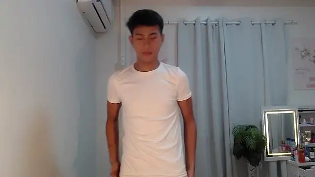 Snapshot of shokolet_2001 chatting on January 13, 2026, 7:24 am shokolet 2001 online show from January 13, 2026, 7:24 am