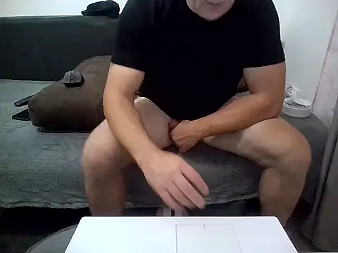 Snapshot of DaDDyLoVeSu83 chatting on October 19, 2025, 7:03 pm DaDDyLoVeSu83 online show from October 19, 2025, 7:03 pm