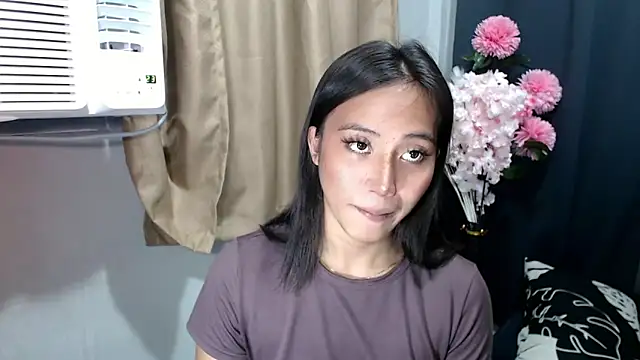 Snapshot of sweetiie_caren chatting on October 1, 2025, 5:24 am sweetiie caren online show from October 1, 2025, 5:24 am