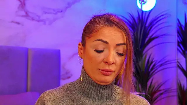 Izabellle02 online show from January 13, 2026, 6:08 am