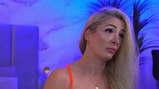 Izabellle02 online show from April 9, 2026, 4:01 am