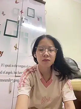 meomeo2k6 online show from October 21, 2025, 1:56 pm