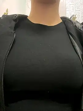 meomeo2k6 online show from January 7, 2026, 2:08 pm