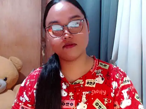  Lylia online show from December 17, 2025, 11:22 pm