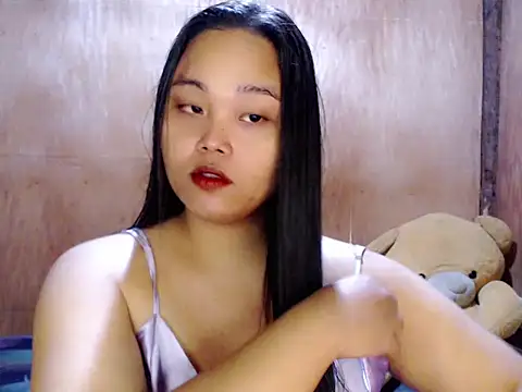  Lylia online show from April 7, 2026, 9:37 pm