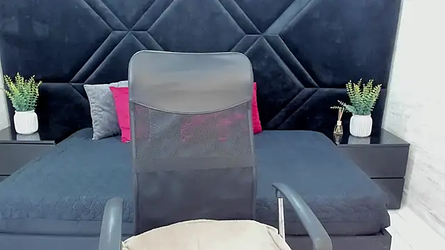 Dantzel  online show from January 14, 2026, 7:08 pm