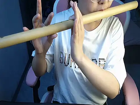 Snapshot of Ori-Yannie chatting on November 12, 2025, 6:47 am Ori-Yannie online show from November 12, 2025, 6:47 am