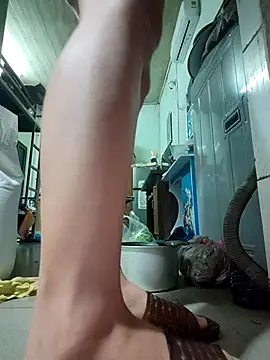 Du-Uyen online show from November 4, 2025, 1:16 am