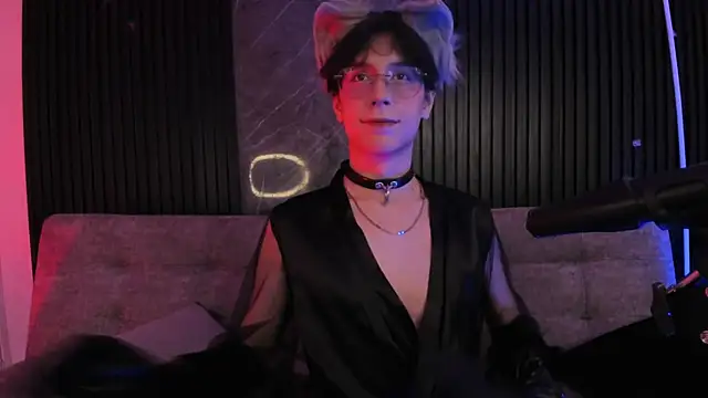 Snapshot of luixdust_ chatting on October 30, 2025, 7:32 am luixdust online show from October 30, 2025, 7:32 am