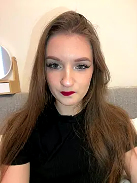 Snapshot of AdelinaEmber chatting on October 29, 2025, 11:45 am AdelinaEmber online show from October 29, 2025, 11:45 am