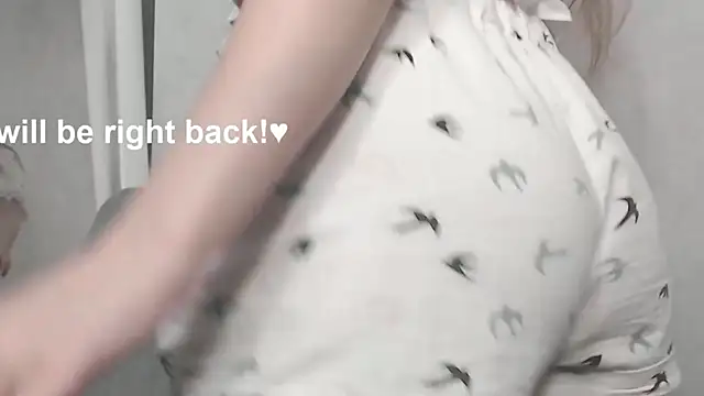 cute elfy  online show from November 11, 2025, 2:28 pm