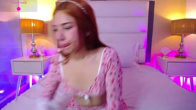 Snapshot of Solara- chatting on October 22, 2025, 7:46 pm Solara- online show from October 22, 2025, 7:46 pm