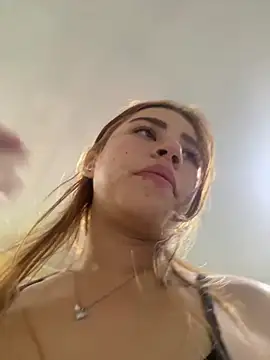 Snapshot of Solara- chatting on November 7, 2025, 7:58 pm Solara- online show from November 7, 2025, 7:58 pm