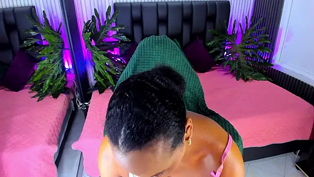 AriebonyBrooke online show from October 8, 2025, 11:41 am