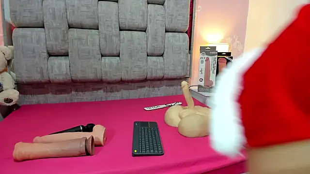 Snapshot of Wonderkloe_ chatting on December 14, 2025, 7:29 pm Wonderkloe online show from December 14, 2025, 7:29 pm