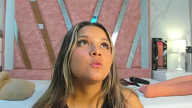 Snapshot of Wonderkloe_ chatting on February 26, 2026, 1:59 am Wonderkloe online show from February 26, 2026, 1:59 am