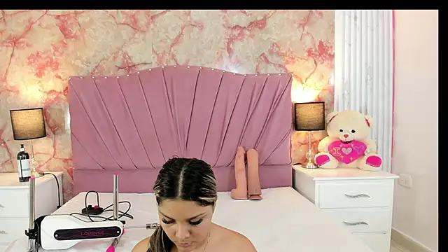 Wonderkloe  online show from April 9, 2026, 7:52 pm