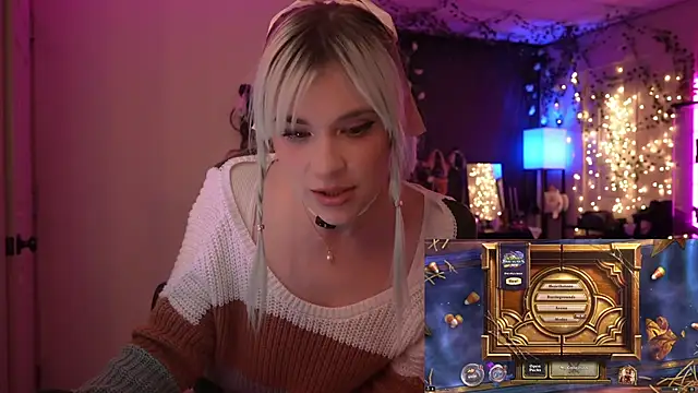 littlelune online show from October 12, 2025, 12:20 am