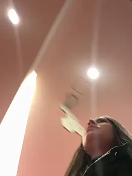 Isabella21  online show from October 6, 2025, 11:57 pm