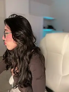 julieta jhonss online show from April 4, 2026, 2:32 am