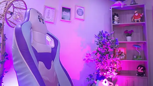 chloe moons  online show from February 28, 2026, 3:13 pm