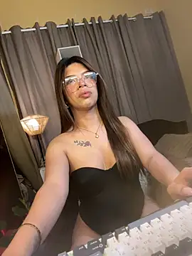 Nyxie luxx online show from April 6, 2026, 4:46 am