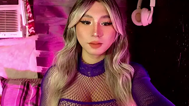 Snapshot of UrhotlucyTS chatting on November 8, 2025, 6:46 am UrhotlucyTS online show from November 8, 2025, 6:46 am