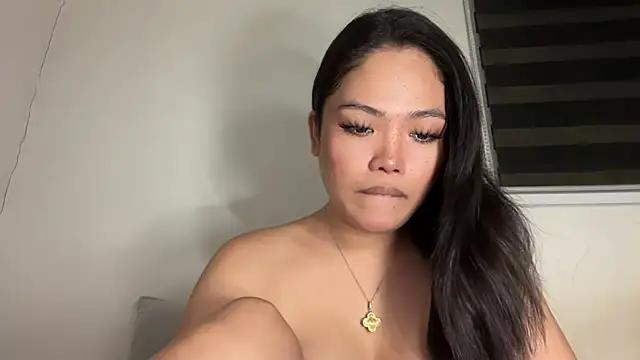 Snapshot of evabuntog chatting on October 3, 2025, 6:05 pm evabuntog online show from October 3, 2025, 6:05 pm