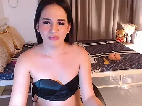 Snapshot of MaliaWang06 chatting on September 17, 2025, 12:01 am MaliaWang06 online show from September 17, 2025, 12:01 am