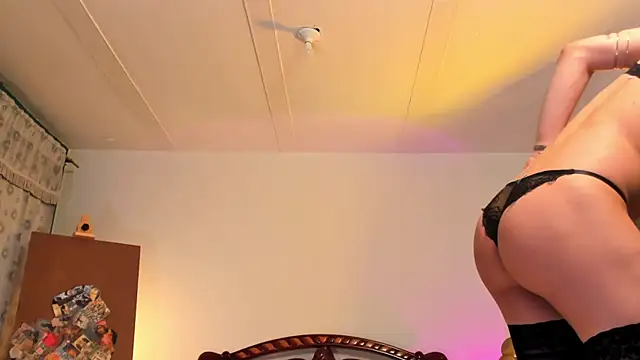nonbinaryangel online show from May 21, 2026, 2:18 am