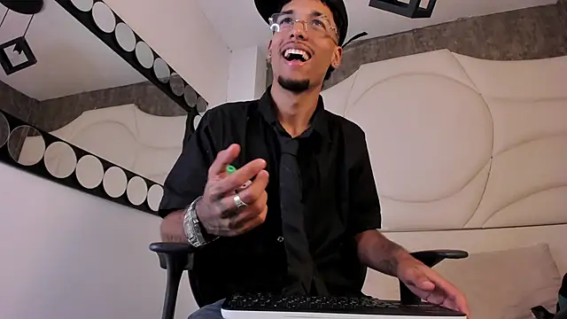 Thiagoferreti online show from October 2, 2025, 3:46 am