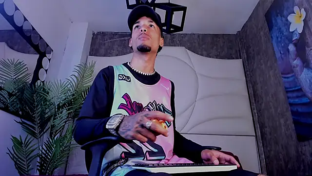 Thiagoferreti online show from November 11, 2025, 7:47 pm