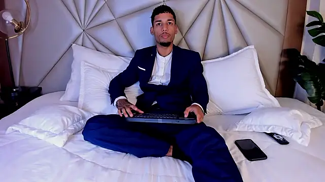 Thiagoferreti online show from February 12, 2026, 4:40 am