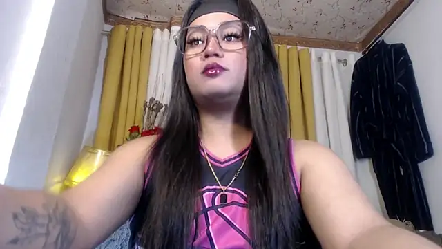 Snapshot of YourSweet-mich chatting on May 16, 2026, 2:49 pm YourSweet-mich online show from May 16, 2026, 2:49 pm