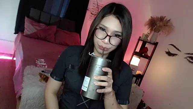 Snapshot of Veniceseduction chatting on September 22, 2025, 4:47 am Veniceseduction online show from September 22, 2025, 4:47 am