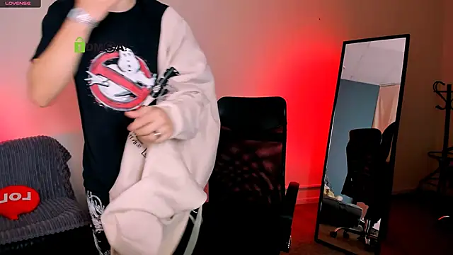 lucas long  online show from September 28, 2025, 6:46 pm