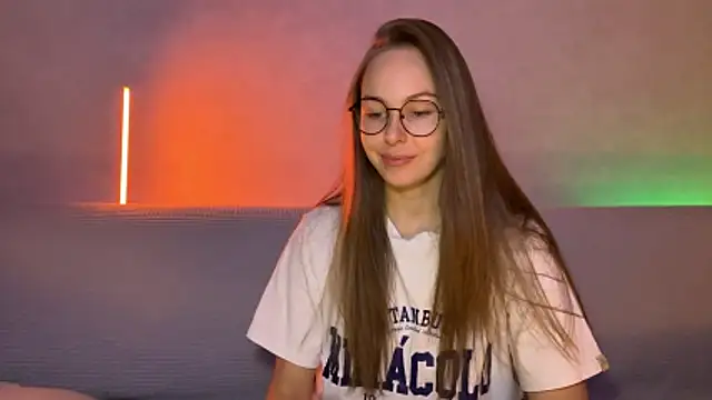 Snapshot of Oralaa1 chatting on February 11, 2026, 6:13 pm Oralaa1 online show from February 11, 2026, 6:13 pm