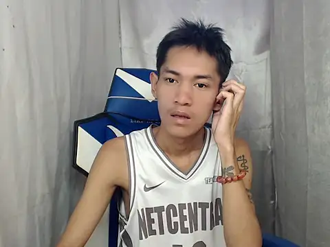 Snapshot of riks_tyler chatting on June 13, 2026, 5:27 am riks tyler online show from June 13, 2026, 5:27 am