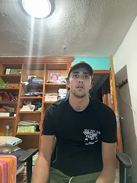 aavrdvh33 online show from September 15, 2025, 7:14 pm